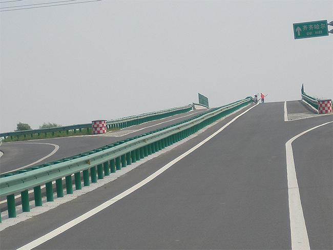 株洲高速公路护栏的材质与规格