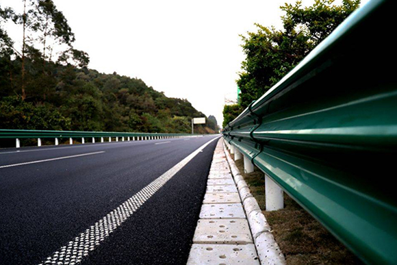 株洲高速公路护栏的常用类型